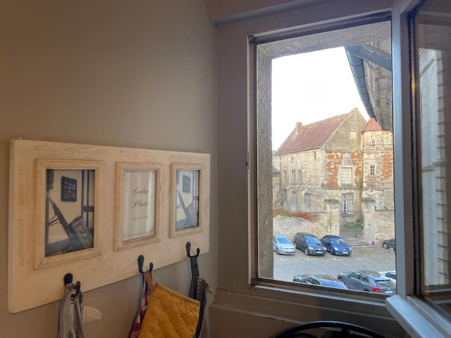 Appartement Sur Le Parvis De La Cathedrale Senlis (Oise) Exterior foto